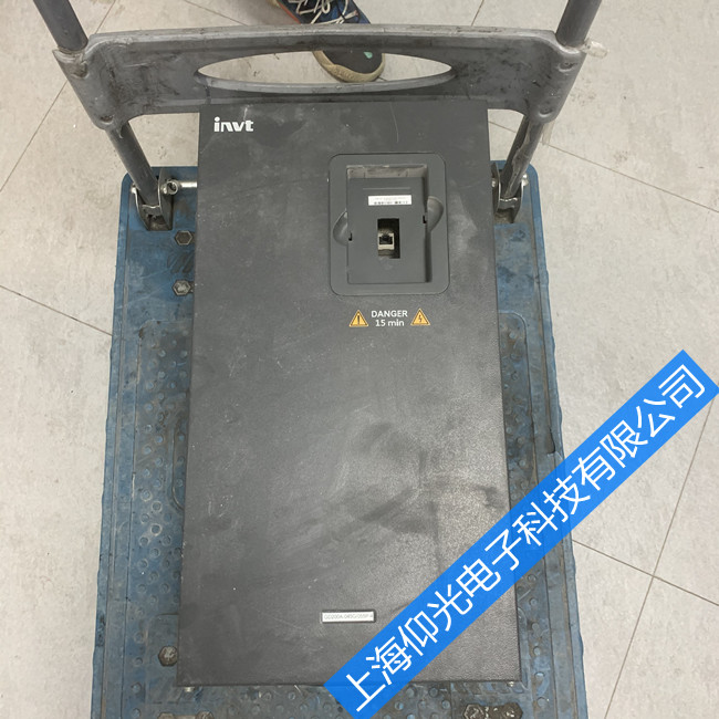 Ӣ���ڱ�Ƶ����������ʾά�޾���